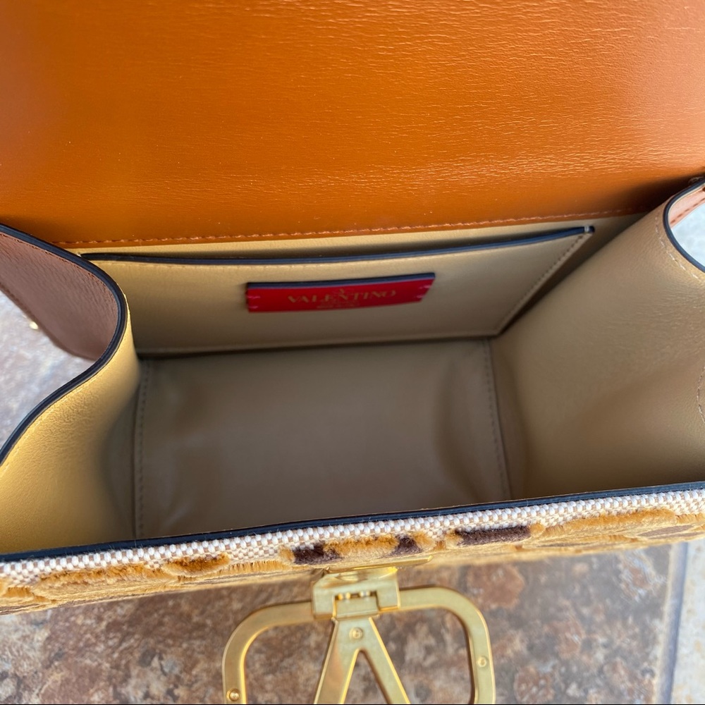 SOLD Valentino Garavani Small VSling Crossbody - Picture 14 of 16